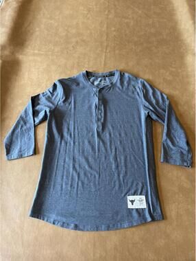 Under Armour Project Rock 3/4 Sleeve Henley Shirt Gray (Men’s Small)